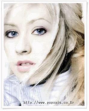 Christina Aguilera 3-r1.jpg